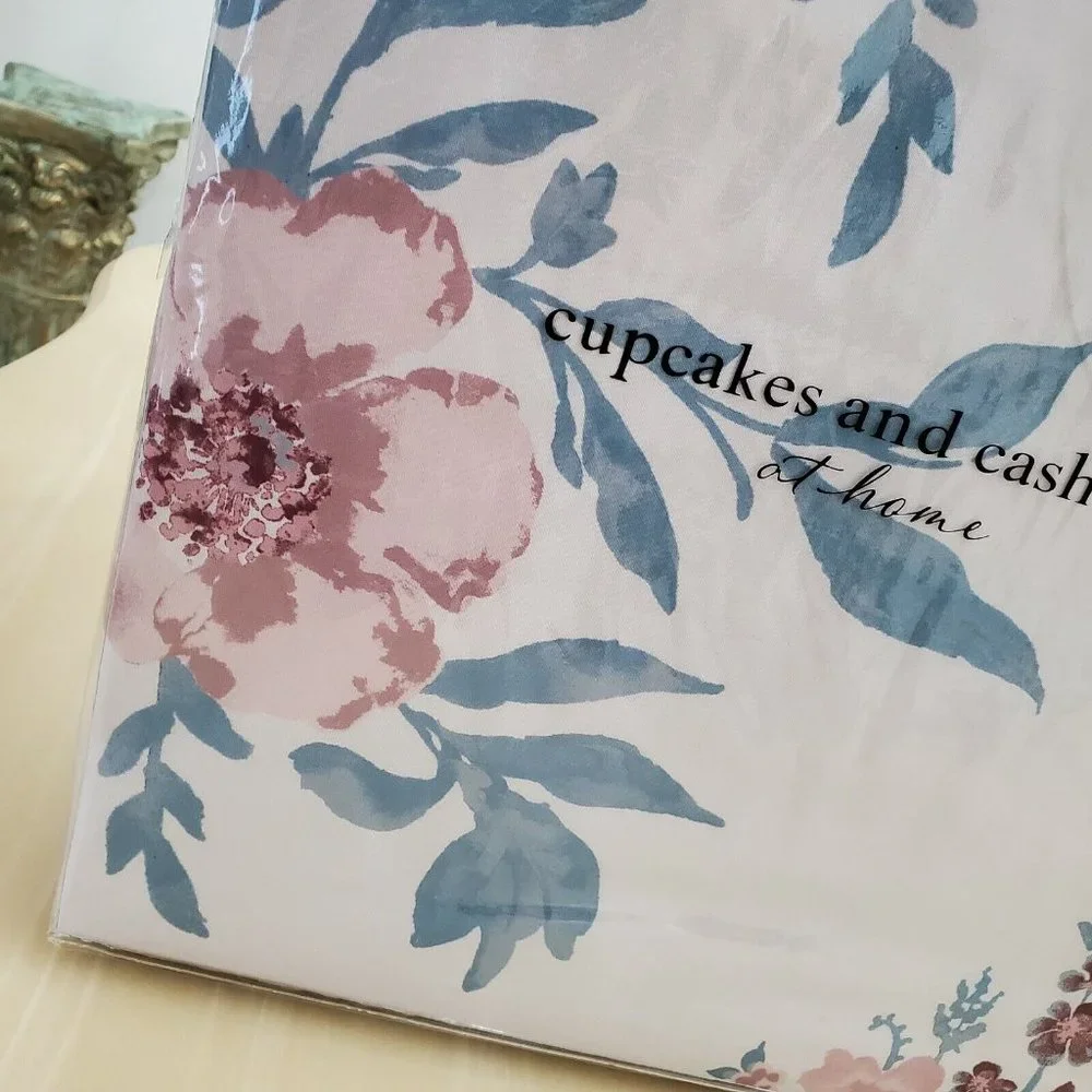 Cupcakes and Cashmere 3 Piece Floral Full/Queen 3 Piece Duvet Cover Set